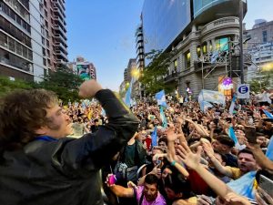 Lee más sobre el artículo Entramados polarizados en contextos democráticos