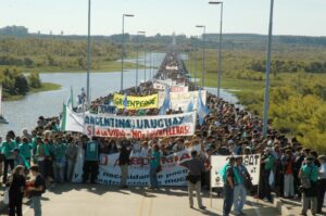 Lee más sobre el artículo El «conflicto por las pasteras» y una aplicación práctica del sistema de AyGEC.